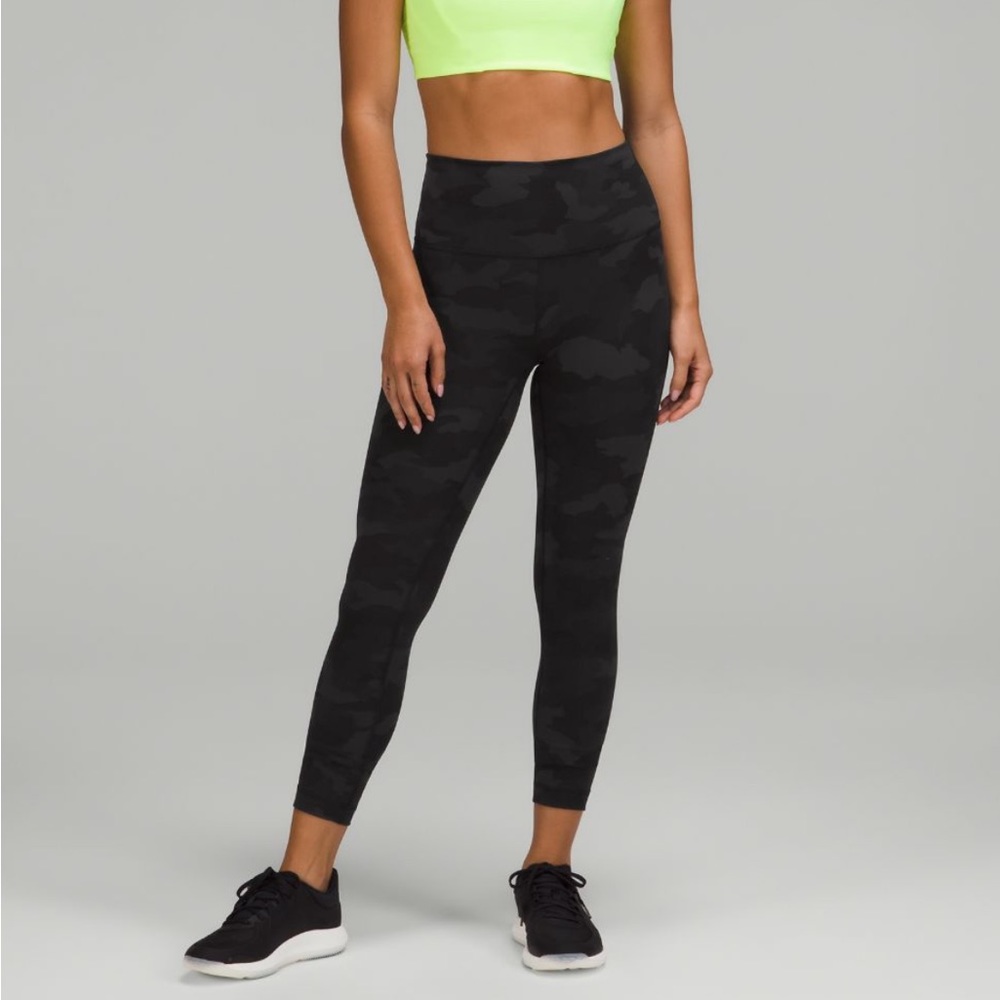 LuLulemon Dark Camo leggings, worn twice size 6